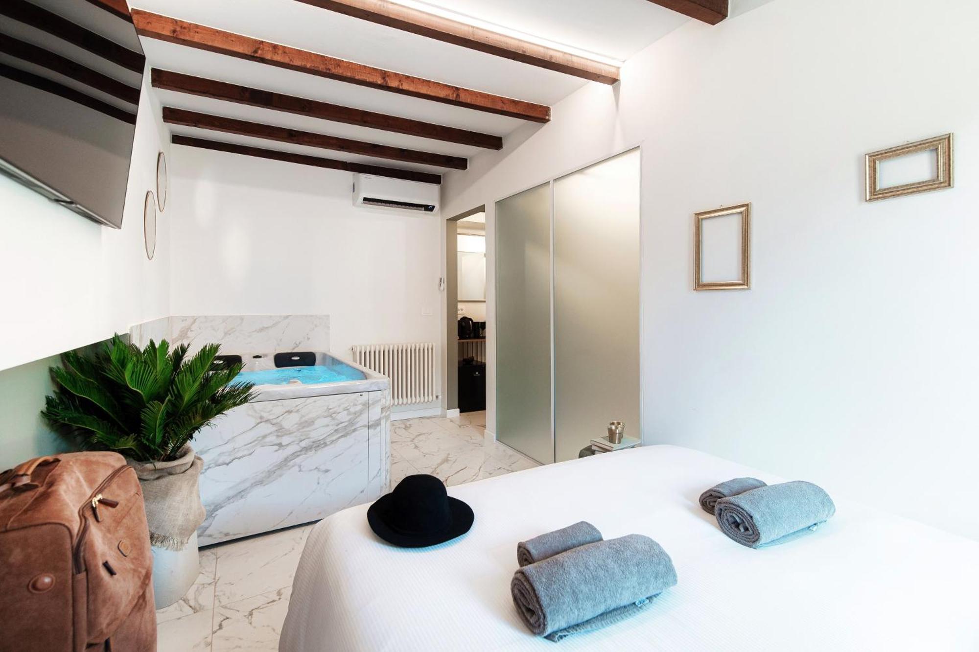 Sahara & Amazzonia Luxury Rooms- The House Of Travelers كومو المظهر الخارجي الصورة