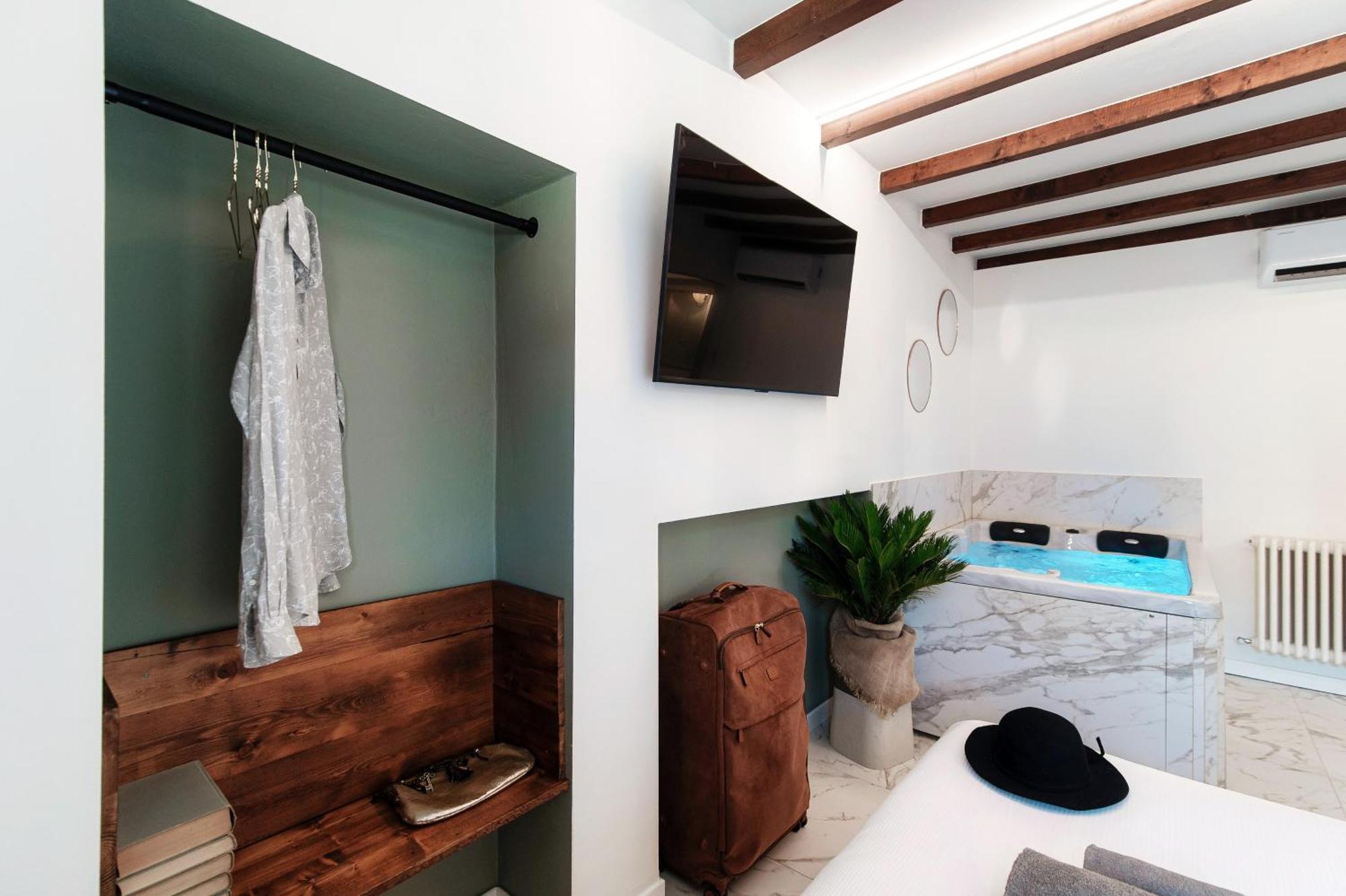 Sahara & Amazzonia Luxury Rooms- The House Of Travelers كومو المظهر الخارجي الصورة