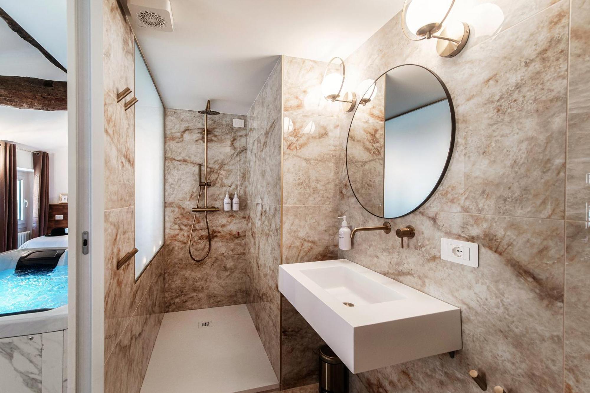 Sahara & Amazzonia Luxury Rooms- The House Of Travelers كومو المظهر الخارجي الصورة